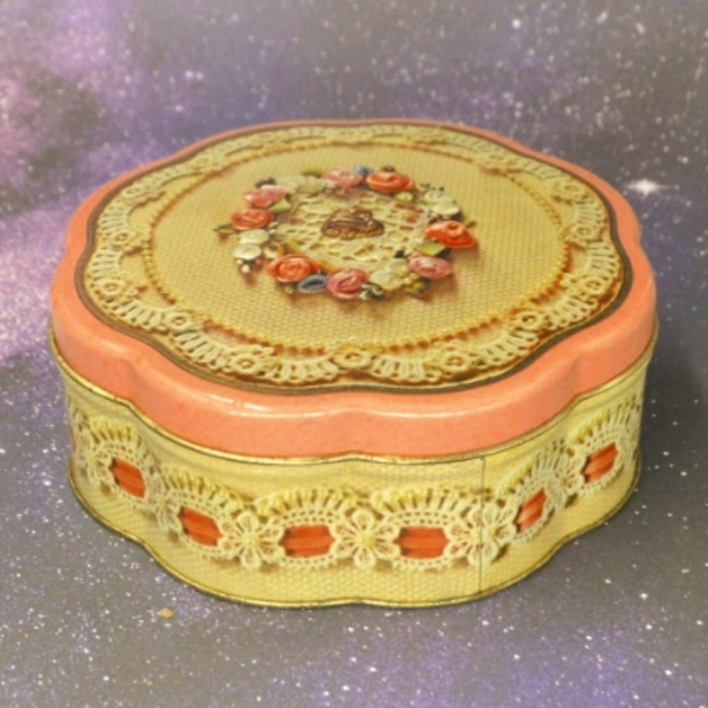 Vintage 1981 Avon Valentine's Day Tin Box